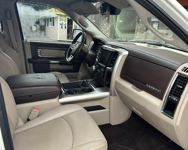 Белый Додж RAM 1500, объемом двигателя 3 л и пробегом 210 тыс. км за 35777 $, фото 6 на Automoto.ua