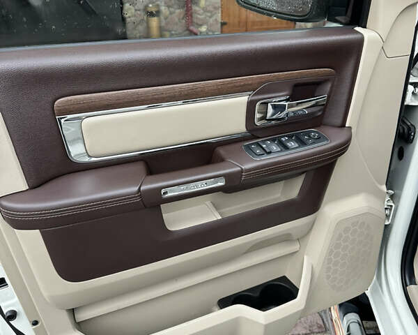 Белый Додж RAM 1500, объемом двигателя 3 л и пробегом 210 тыс. км за 35777 $, фото 11 на Automoto.ua