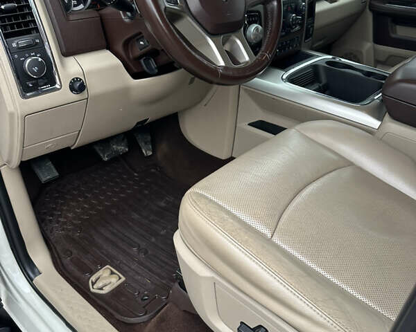 Белый Додж RAM 1500, объемом двигателя 3 л и пробегом 210 тыс. км за 35777 $, фото 12 на Automoto.ua