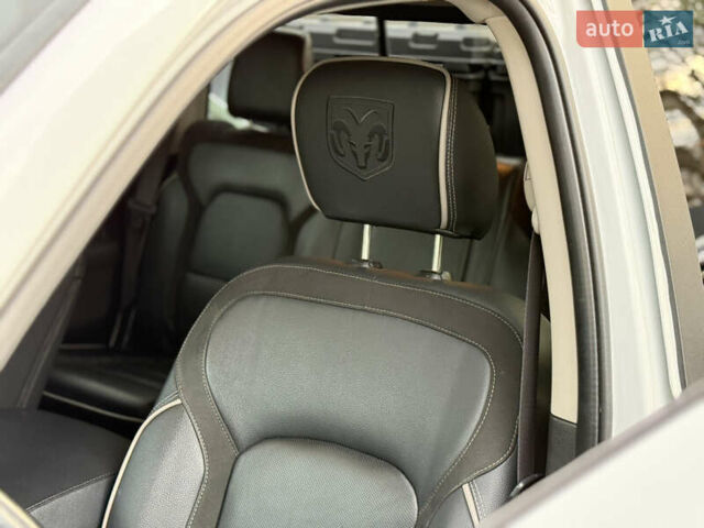 Белый Додж RAM 1500, объемом двигателя 5.66 л и пробегом 150 тыс. км за 40000 $, фото 30 на Automoto.ua