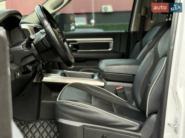 Белый Додж RAM 1500, объемом двигателя 5.66 л и пробегом 150 тыс. км за 40000 $, фото 31 на Automoto.ua