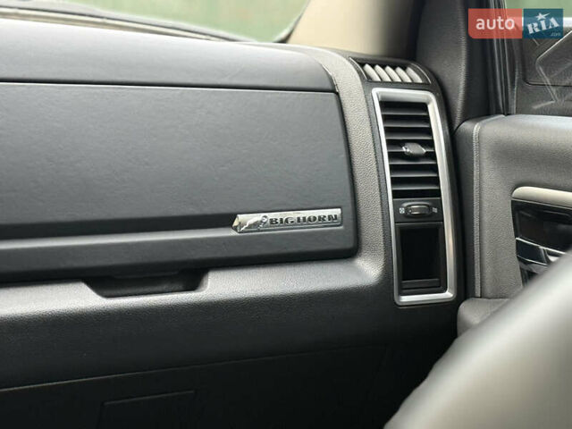 Белый Додж RAM 1500, объемом двигателя 5.66 л и пробегом 150 тыс. км за 40000 $, фото 37 на Automoto.ua