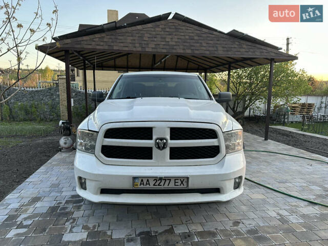 Белый Додж RAM 1500, объемом двигателя 5.7 л и пробегом 172 тыс. км за 26500 $, фото 1 на Automoto.ua