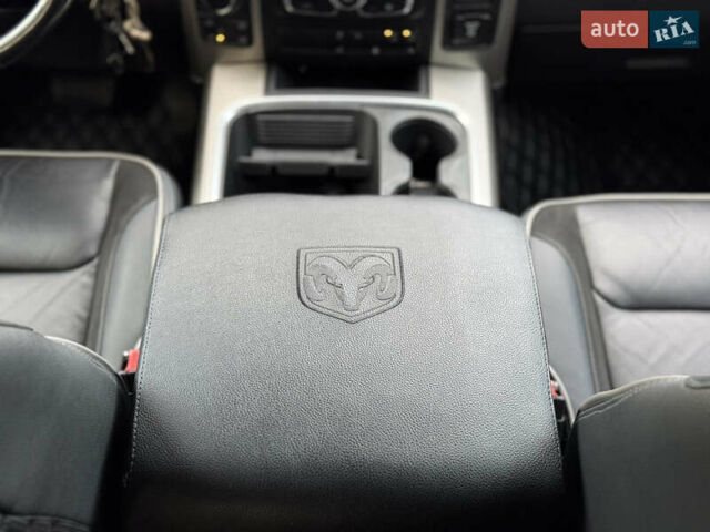 Белый Додж RAM 1500, объемом двигателя 5.66 л и пробегом 150 тыс. км за 40000 $, фото 29 на Automoto.ua