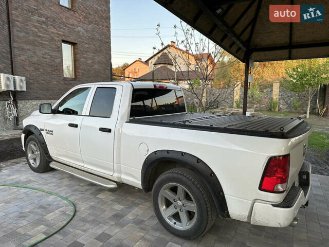 Белый Додж RAM 1500, объемом двигателя 5.7 л и пробегом 172 тыс. км за 26500 $, фото 3 на Automoto.ua