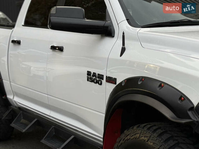 Белый Додж RAM 1500, объемом двигателя 5.66 л и пробегом 150 тыс. км за 40000 $, фото 10 на Automoto.ua