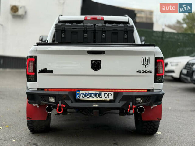 Белый Додж RAM 1500, объемом двигателя 5.66 л и пробегом 150 тыс. км за 40000 $, фото 3 на Automoto.ua
