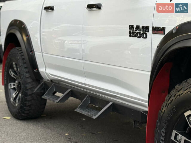 Белый Додж RAM 1500, объемом двигателя 5.66 л и пробегом 150 тыс. км за 40000 $, фото 11 на Automoto.ua