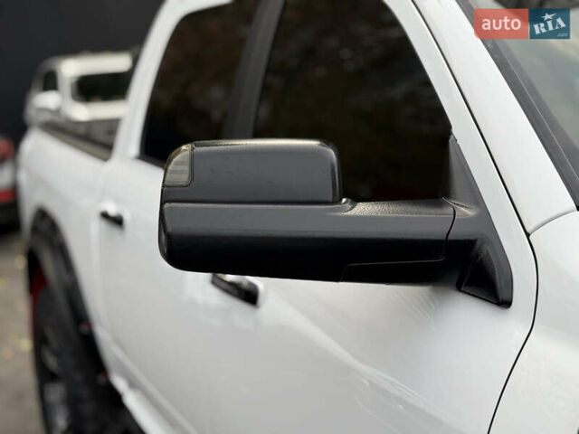 Белый Додж RAM 1500, объемом двигателя 5.66 л и пробегом 150 тыс. км за 40000 $, фото 42 на Automoto.ua