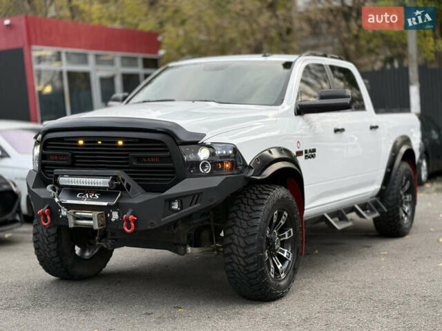 Белый Додж RAM 1500, объемом двигателя 5.66 л и пробегом 150 тыс. км за 40000 $, фото 43 на Automoto.ua