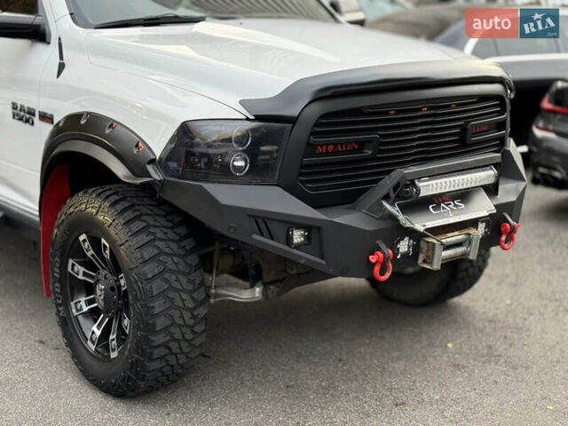 Белый Додж RAM 1500, объемом двигателя 5.66 л и пробегом 150 тыс. км за 40000 $, фото 8 на Automoto.ua