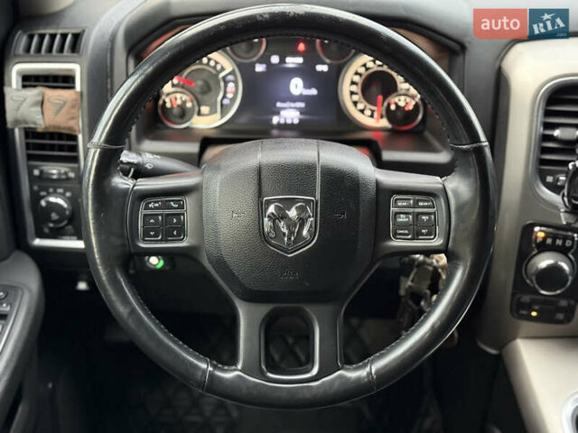 Белый Додж RAM 1500, объемом двигателя 5.66 л и пробегом 150 тыс. км за 40000 $, фото 35 на Automoto.ua