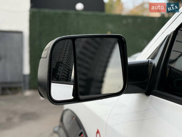 Белый Додж RAM 1500, объемом двигателя 5.66 л и пробегом 150 тыс. км за 40000 $, фото 19 на Automoto.ua