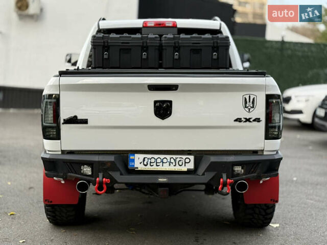 Белый Додж RAM 1500, объемом двигателя 5.66 л и пробегом 150 тыс. км за 40000 $, фото 16 на Automoto.ua
