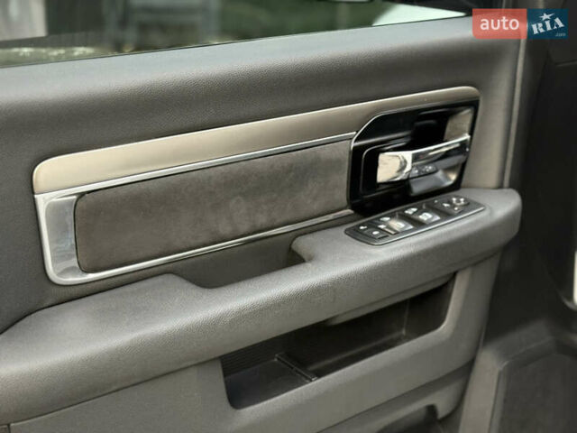 Белый Додж RAM 1500, объемом двигателя 5.66 л и пробегом 150 тыс. км за 40000 $, фото 27 на Automoto.ua