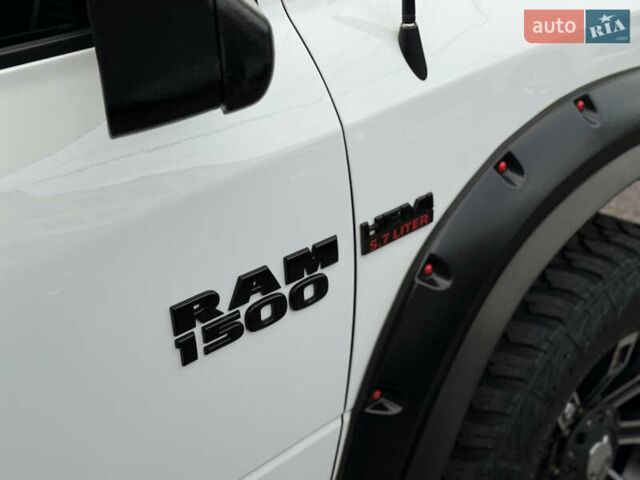 Белый Додж RAM 1500, объемом двигателя 5.66 л и пробегом 150 тыс. км за 40000 $, фото 6 на Automoto.ua