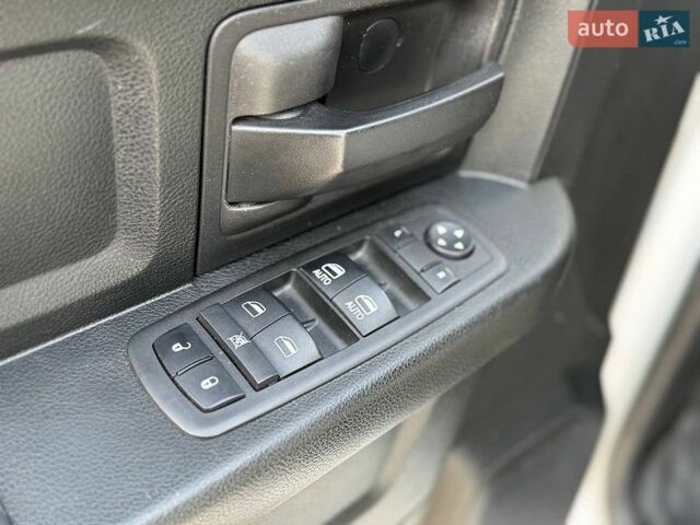 Белый Додж RAM 1500, объемом двигателя 3.6 л и пробегом 334 тыс. км за 17200 $, фото 12 на Automoto.ua