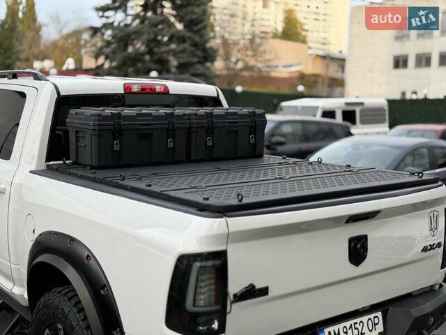 Белый Додж RAM 1500, объемом двигателя 5.66 л и пробегом 150 тыс. км за 40000 $, фото 15 на Automoto.ua