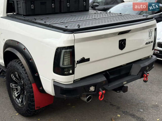 Белый Додж RAM 1500, объемом двигателя 5.66 л и пробегом 150 тыс. км за 40000 $, фото 14 на Automoto.ua