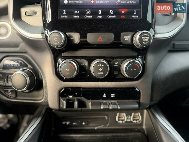 Белый Додж RAM 1500, объемом двигателя 5.65 л и пробегом 41 тыс. км за 50000 $, фото 17 на Automoto.ua