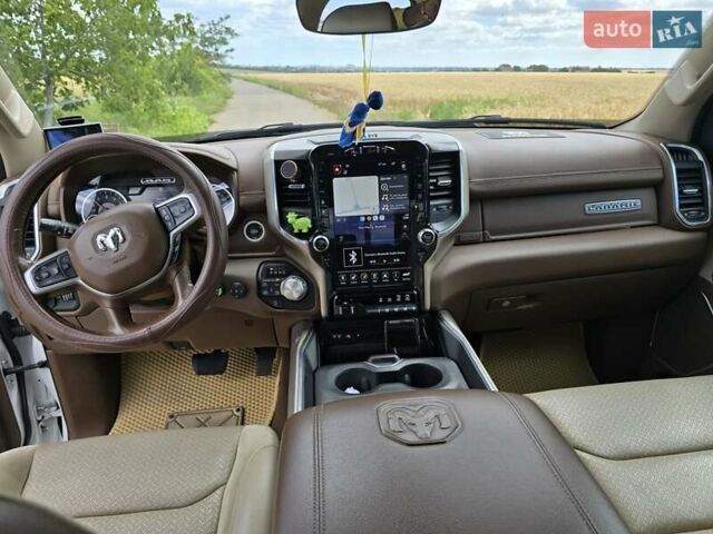 Белый Додж RAM 1500, объемом двигателя 5.7 л и пробегом 100 тыс. км за 41000 $, фото 12 на Automoto.ua