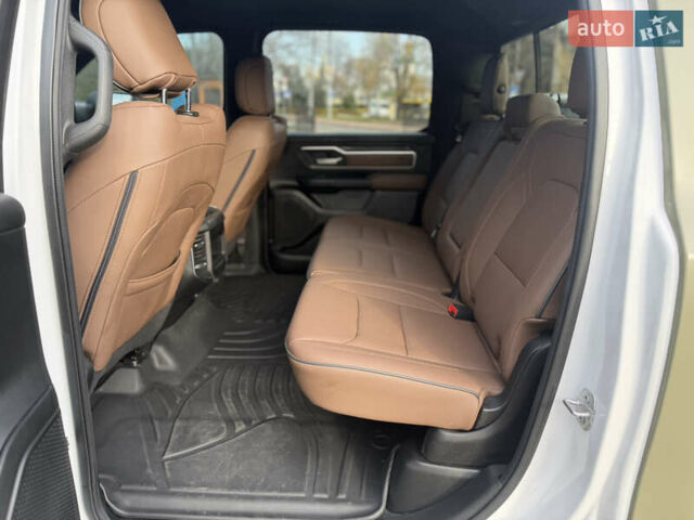 Белый Додж RAM 1500, объемом двигателя 5.65 л и пробегом 41 тыс. км за 50000 $, фото 19 на Automoto.ua
