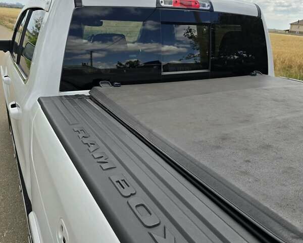 Белый Додж RAM 1500, объемом двигателя 5.7 л и пробегом 100 тыс. км за 41000 $, фото 7 на Automoto.ua