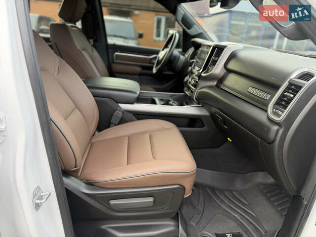 Белый Додж RAM 1500, объемом двигателя 5.65 л и пробегом 41 тыс. км за 50000 $, фото 21 на Automoto.ua