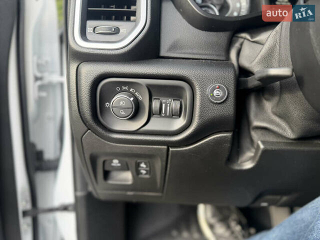Белый Додж RAM 1500, объемом двигателя 5.65 л и пробегом 41 тыс. км за 50000 $, фото 11 на Automoto.ua