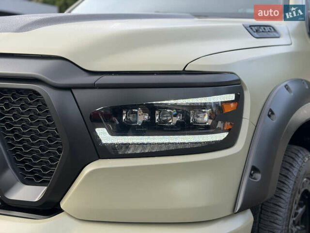 Белый Додж RAM 1500, объемом двигателя 5.65 л и пробегом 41 тыс. км за 50000 $, фото 1 на Automoto.ua