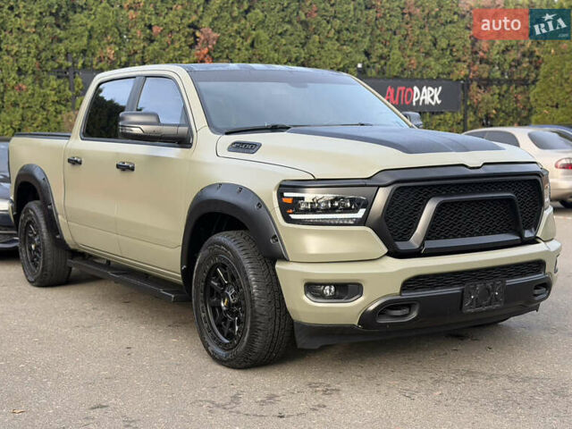 Белый Додж RAM 1500, объемом двигателя 5.65 л и пробегом 41 тыс. км за 50000 $, фото 2 на Automoto.ua