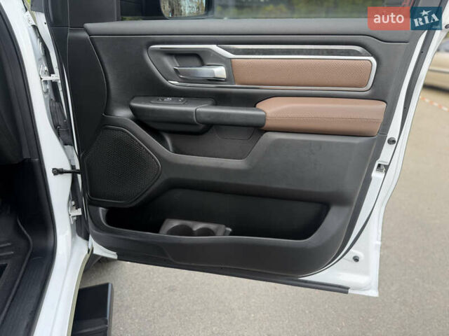 Белый Додж RAM 1500, объемом двигателя 5.65 л и пробегом 41 тыс. км за 50000 $, фото 20 на Automoto.ua