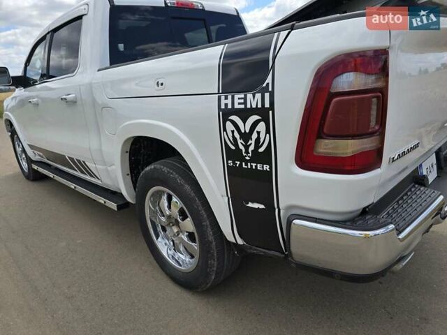 Белый Додж RAM 1500, объемом двигателя 5.7 л и пробегом 100 тыс. км за 41000 $, фото 11 на Automoto.ua