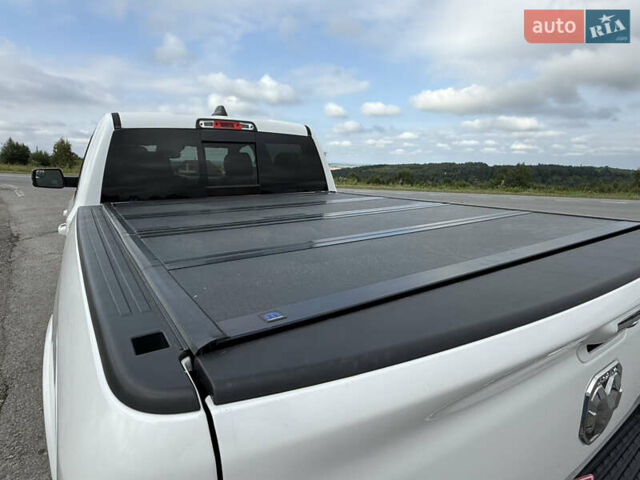 Белый Додж RAM 1500, объемом двигателя 5.7 л и пробегом 139 тыс. км за 44999 $, фото 6 на Automoto.ua
