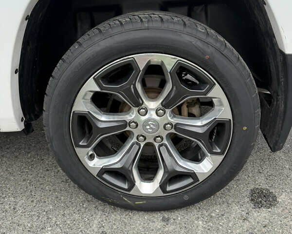 Белый Додж RAM 1500, объемом двигателя 5.7 л и пробегом 139 тыс. км за 44999 $, фото 9 на Automoto.ua