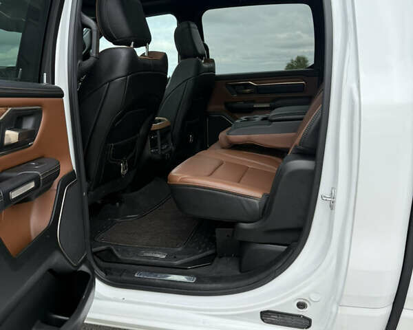 Белый Додж RAM 1500, объемом двигателя 5.7 л и пробегом 139 тыс. км за 44999 $, фото 16 на Automoto.ua