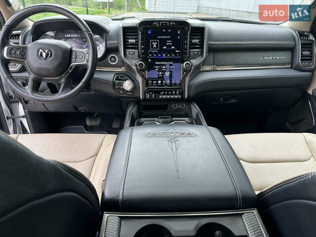 Белый Додж RAM 1500, объемом двигателя 5.7 л и пробегом 68 тыс. км за 58000 $, фото 59 на Automoto.ua