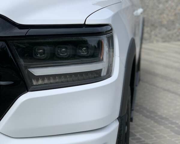 Белый Додж RAM 1500, объемом двигателя 5.7 л и пробегом 22 тыс. км за 42490 $, фото 25 на Automoto.ua
