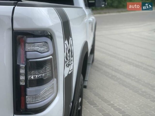 Белый Додж RAM 1500, объемом двигателя 5.7 л и пробегом 22 тыс. км за 42490 $, фото 10 на Automoto.ua