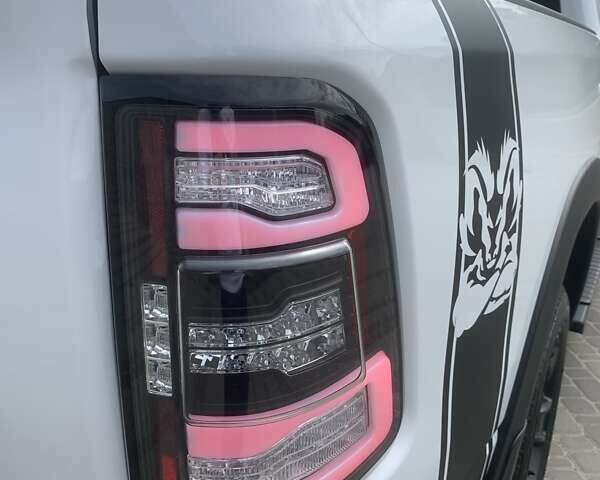 Белый Додж RAM 1500, объемом двигателя 5.7 л и пробегом 22 тыс. км за 42490 $, фото 19 на Automoto.ua