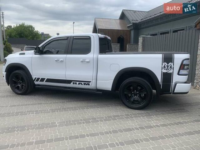 Белый Додж RAM 1500, объемом двигателя 5.7 л и пробегом 22 тыс. км за 42490 $, фото 3 на Automoto.ua