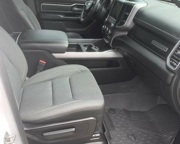 Белый Додж RAM 1500, объемом двигателя 5.7 л и пробегом 22 тыс. км за 42490 $, фото 35 на Automoto.ua