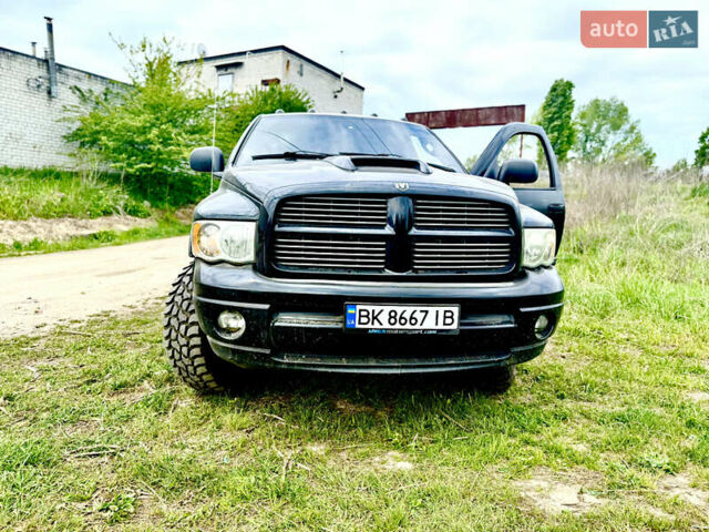 Черный Додж RAM 1500, объемом двигателя 4.7 л и пробегом 82 тыс. км за 8700 $, фото 1 на Automoto.ua
