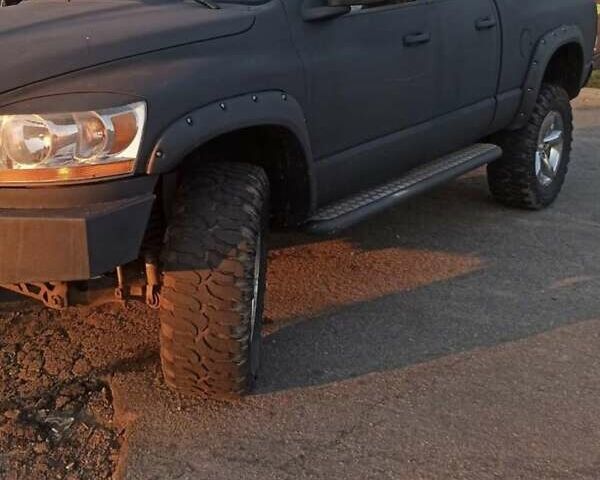 Черный Додж RAM 1500, объемом двигателя 4.7 л и пробегом 160 тыс. км за 10000 $, фото 4 на Automoto.ua