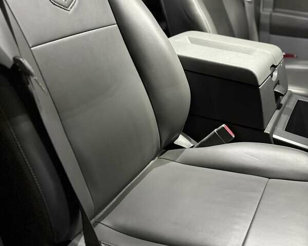 Черный Додж RAM 1500, объемом двигателя 5.65 л и пробегом 170 тыс. км за 27000 $, фото 24 на Automoto.ua