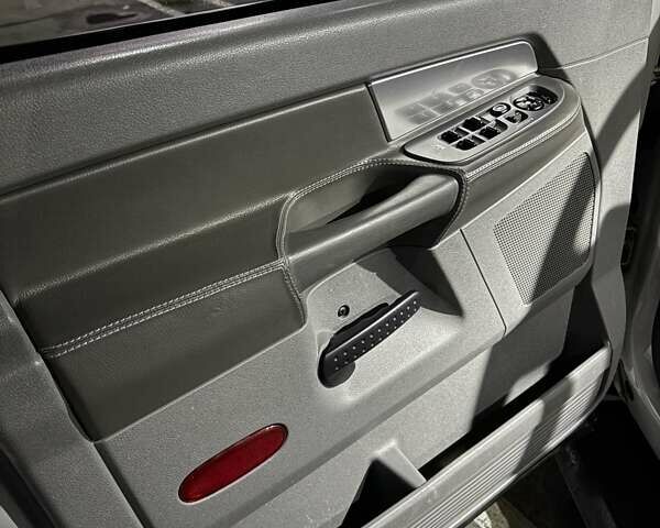 Додж RAM 1500 2007 в Киеве на Automoto.ua Черный Додж RAM 1500, объемом двигателя 5.65 л и пробегом 170 тыс. км за 29900 $, фото 14 на Automoto.ua