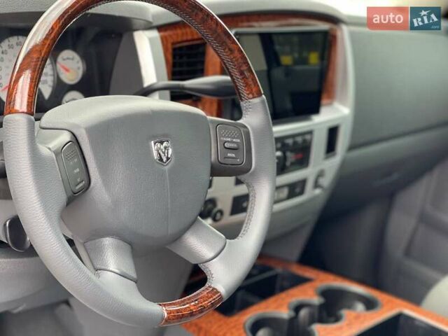 Чорний Додж RAM 1500, об'ємом двигуна 5.65 л та пробігом 241 тис. км за 14500 $, фото 16 на Automoto.ua