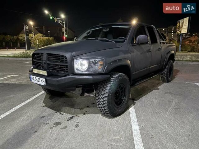 Черный Додж RAM 1500, объемом двигателя 5.65 л и пробегом 170 тыс. км за 27000 $, фото 1 на Automoto.ua