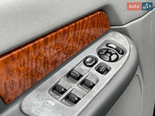 Чорний Додж RAM 1500, об'ємом двигуна 5.65 л та пробігом 241 тис. км за 14500 $, фото 11 на Automoto.ua