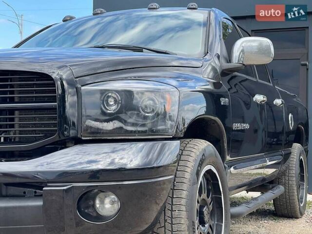 Чорний Додж RAM 1500, об'ємом двигуна 5.65 л та пробігом 241 тис. км за 14500 $, фото 2 на Automoto.ua